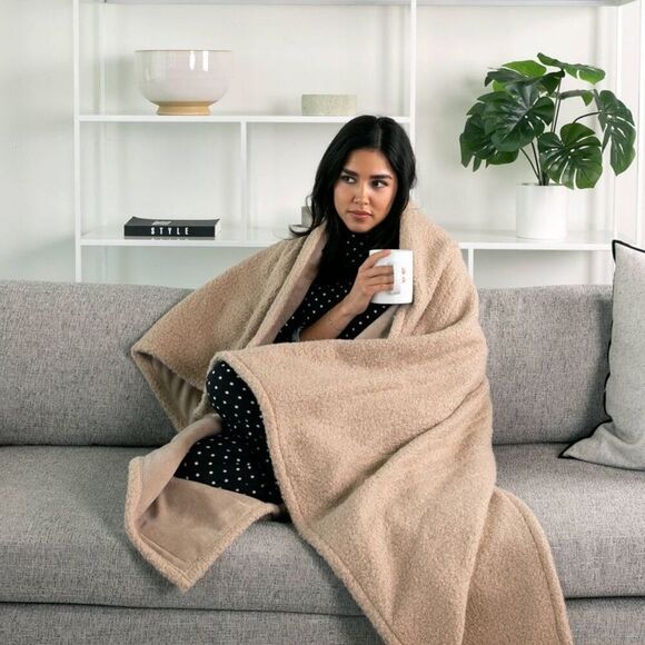 Brookstone -  Heated Coziest Decorative Electric Thro Brown - Picture 1 of 4